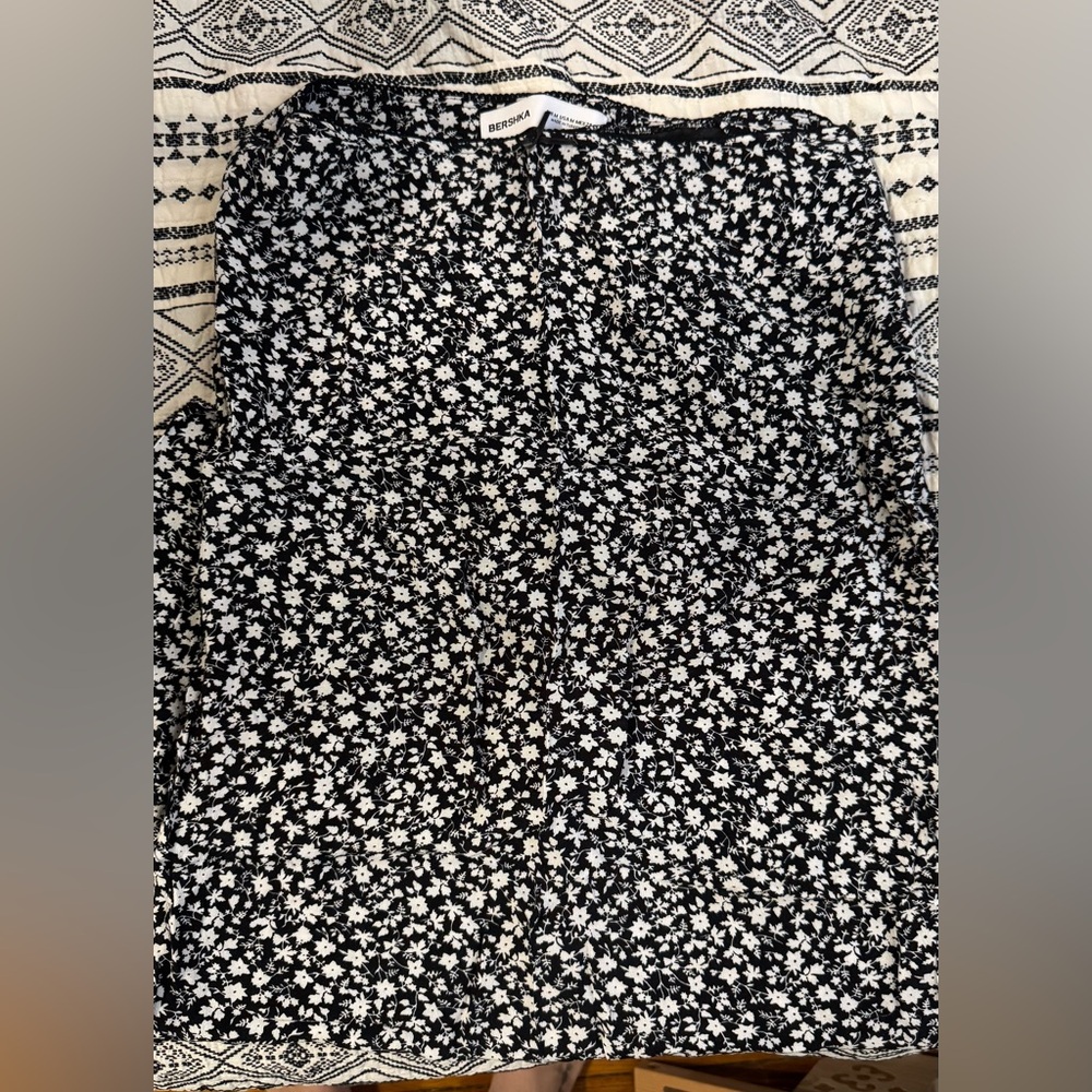 Bershka Black and White Floral Skirt